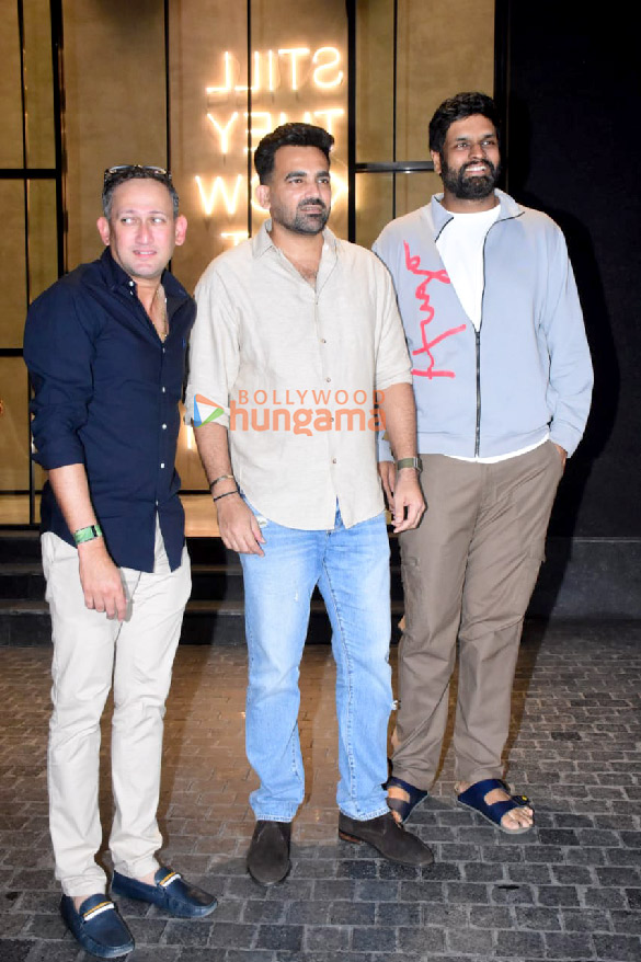 photos vicky kaushal snapped attending a show of sam bahadur at lightbox preview theatre khar 8