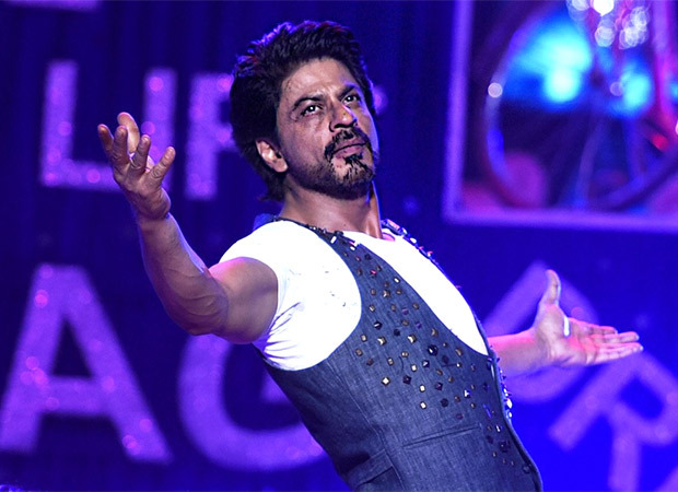 Shah Rukh Khan leaves audiences enthralled as he dances LIVE on stage on Pathaan and Jawan songs; watch : Bollywood News