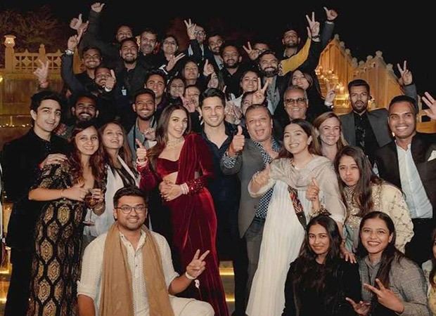 Sidharth Malhotra and Kiara Advani’s unseen wedding party picture melts hearts online; see pic : Bollywood News