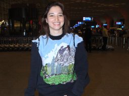 So sweet! Tamannaah Bhatia cuts cake with a fan at the airport