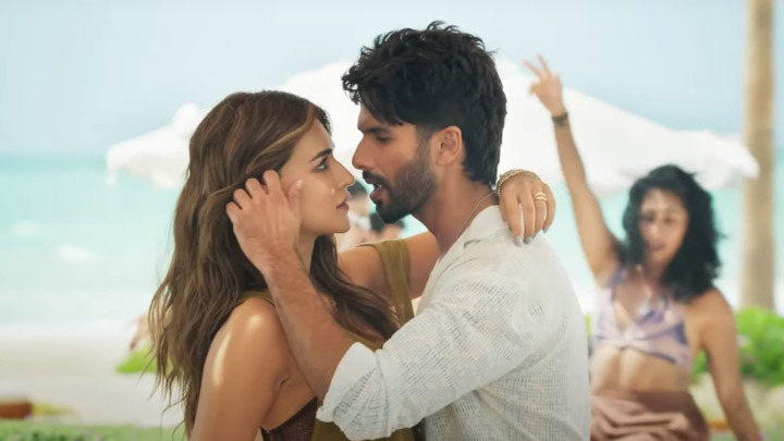 Akhiyaan Gulaab (Song): Shahid Kapoor, Kriti Sanon | Mitraz | Teri Baaton Mein Aisa Uljha Jiya
