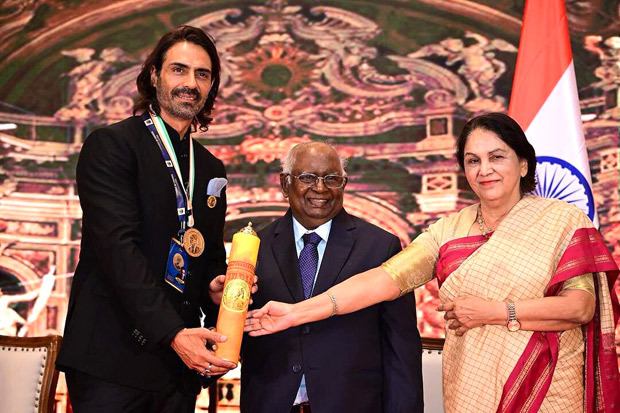 Arjun Rampal receives Champions of Change Award: "Grateful for the opportunity to make positive impact" Arjun Rampal receives Champions of Change Award: "Grateful for the opportunity to make positive impact"