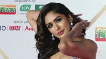 Mrunal Thakur flaunts her perfect curves at the Filmfare Awards 2024 red carpet