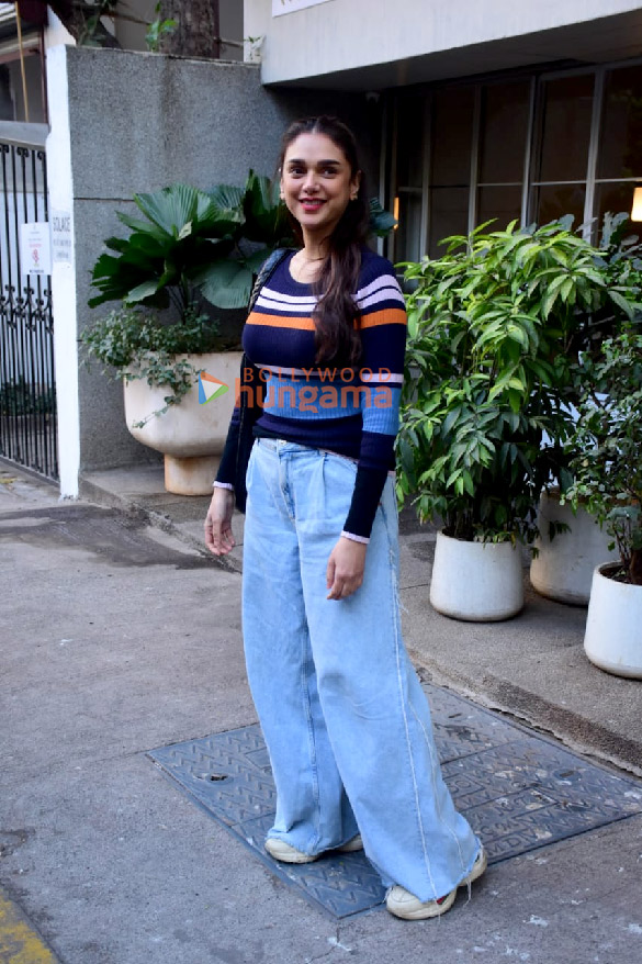 photos aditi rao hydari snapped in bandra 3 3