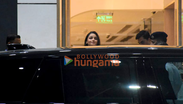 photos alia bhatt snapped at kalina airport 2 2