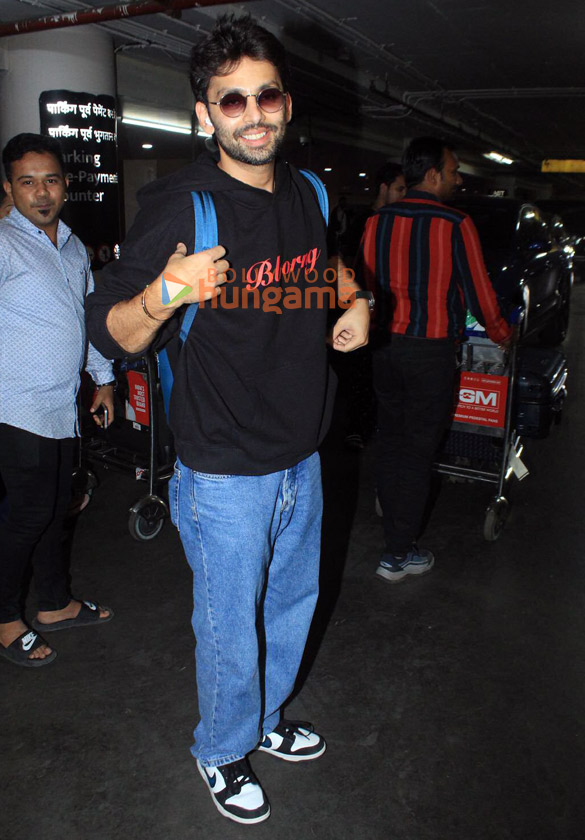 photos bobby deol divya khosla kumar and gauahar khan snapped at the airport
