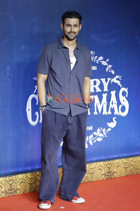 photos celebs grace the premiere of merry christmas 540 16