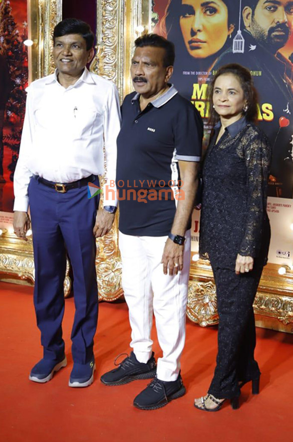 photos celebs grace the premiere of merry christmas 540 19