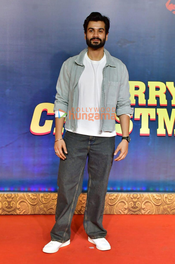 photos celebs grace the premiere of merry christmas 540 35