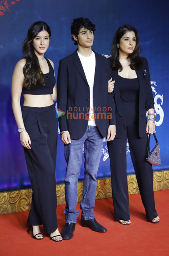 photos celebs grace the premiere of merry christmas 540 9