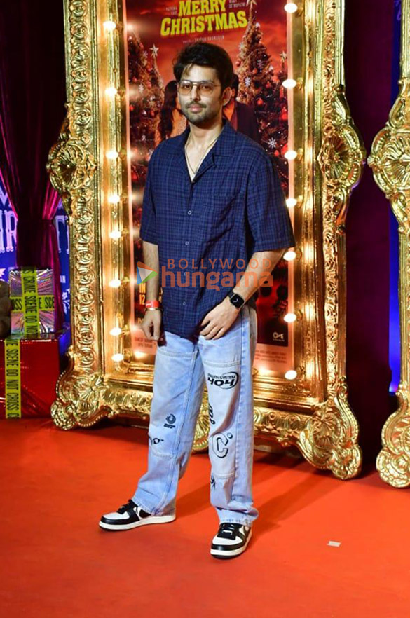 photos celebs grace the premiere of merry christmas 8