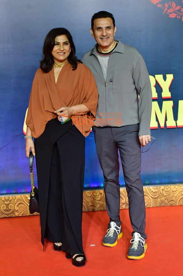 photos celebs grace the premiere of merry christmas more 13