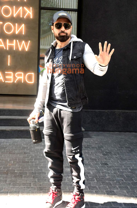 photos emraan hashmi snapped outside excel office in khar 1