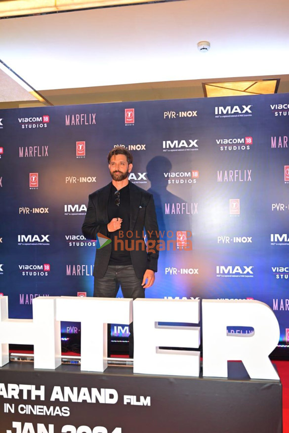 photos hrithik roshan deepika padukone anil kapoor and others grace the premiere of fighter in delhi 3