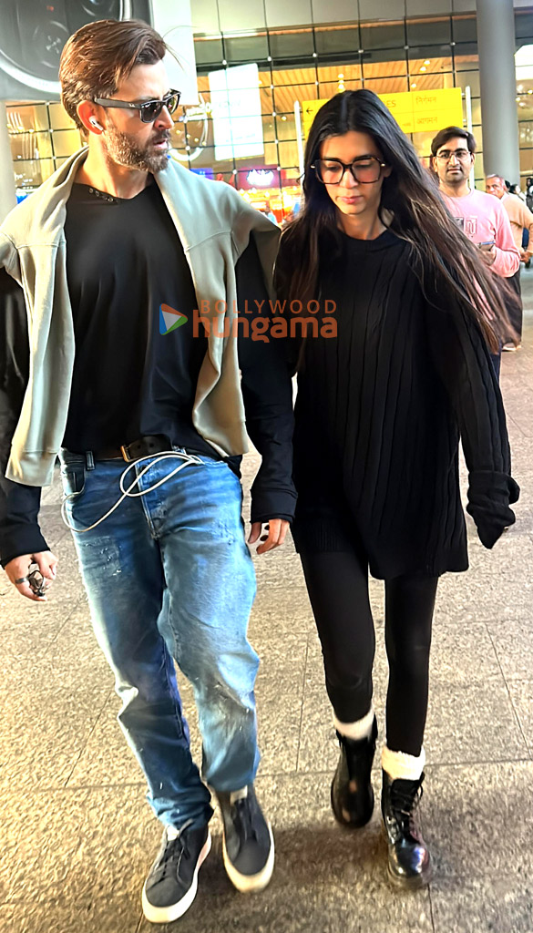 photos hrithik roshan and saba azad snapped at the airport 2 3