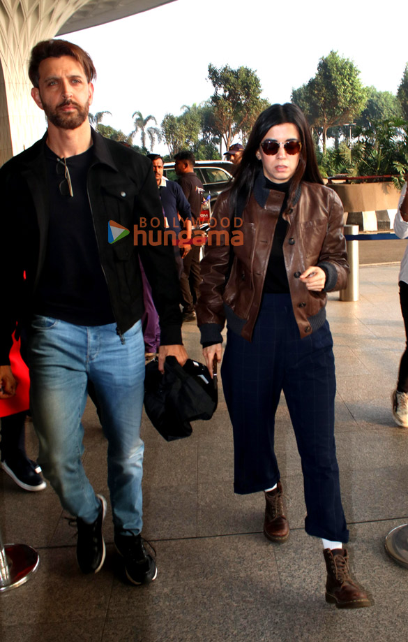 photos hrithik roshan and saba azad snapped at the airport 2