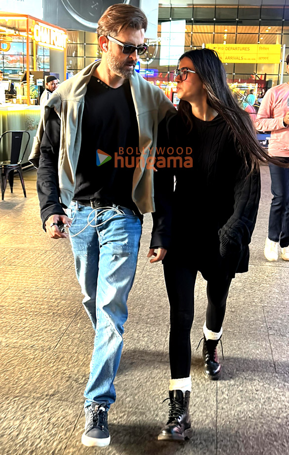photos hrithik roshan and saba azad snapped at the airport 4 3