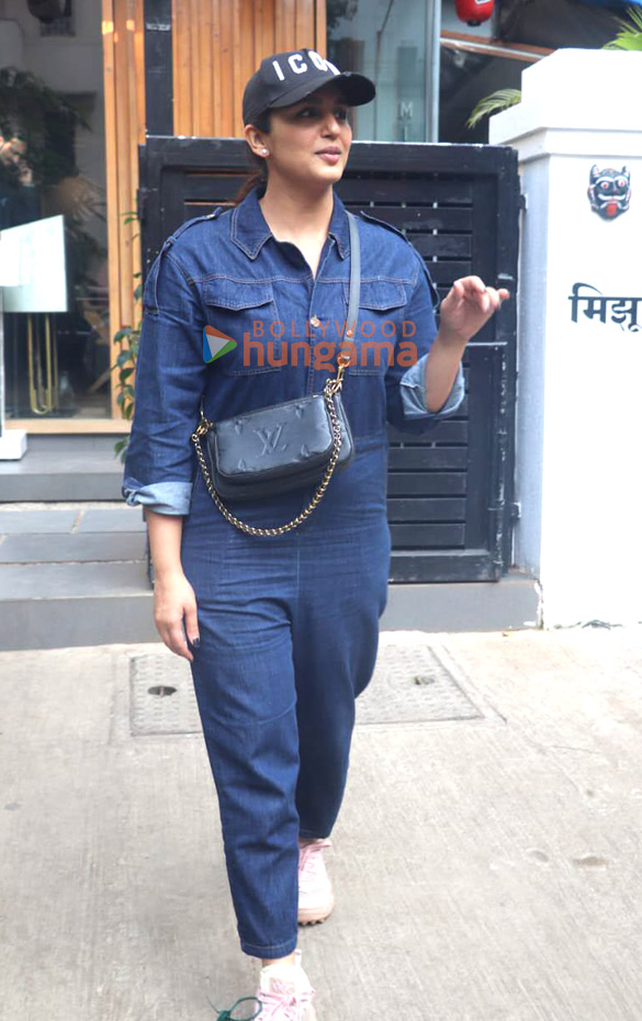 photos huma qureshi snapped in bandra 5