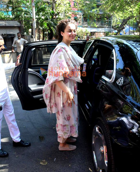 photos kangana ranaut spotted outside a dubbing studio in bandra 3