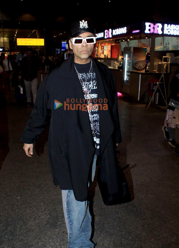 photos karan johar snapped at the airport 1