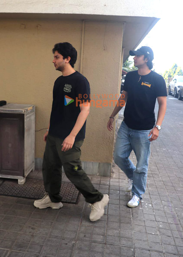 photos kareena kapoor khan karishma kapoor and others spotted at amrita aroras house 009 2