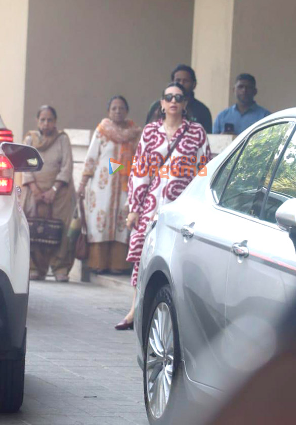 photos kareena kapoor khan and karishma kapoor spotted at amrita aroras house 6