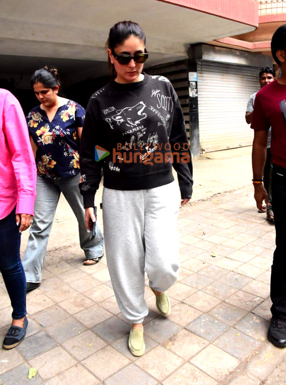photos kareena kapoor khan snapped in bandra 1 24