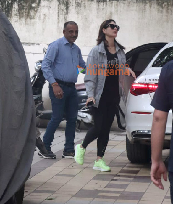 photos kareena kapoor khan snapped in bandra 2 28