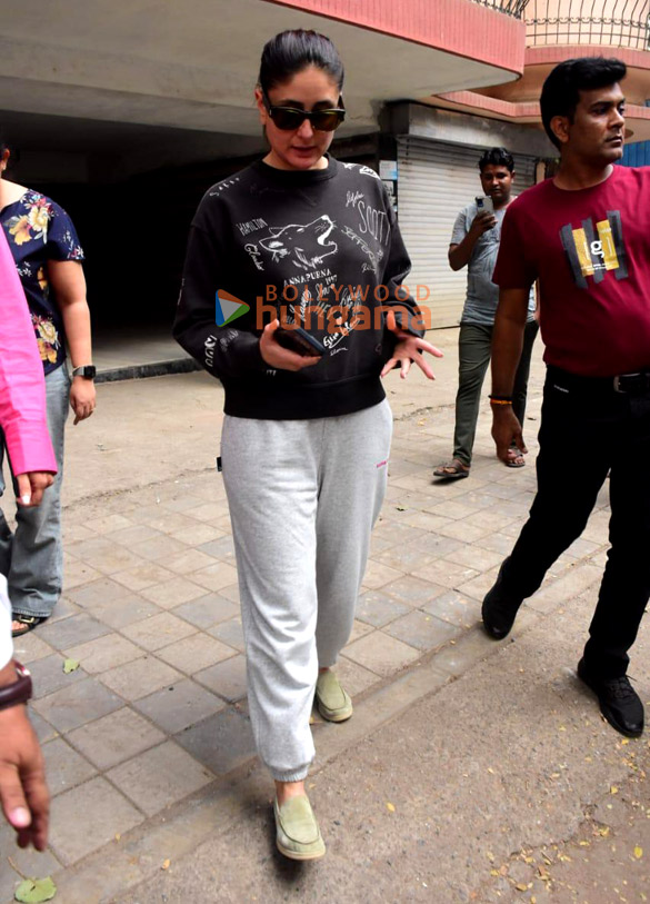 photos kareena kapoor khan snapped in bandra 3 24