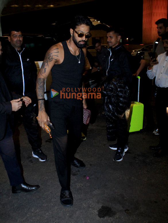 photos kiara advani rashmika mandanna and hardik pandya snapped at the airport 3