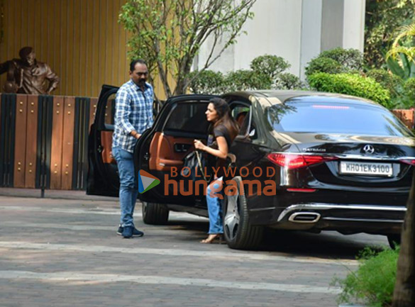 photos kiara advani snapped at yrf office in andheri 1