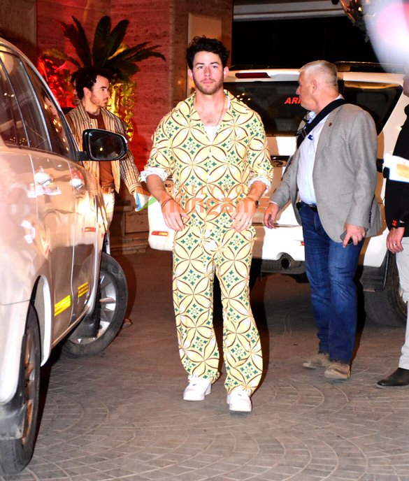 photos malaika arora sonam kapoor ahuja anand ahuja and others snapped at a party hosted for jonas brothers in mumbai 5