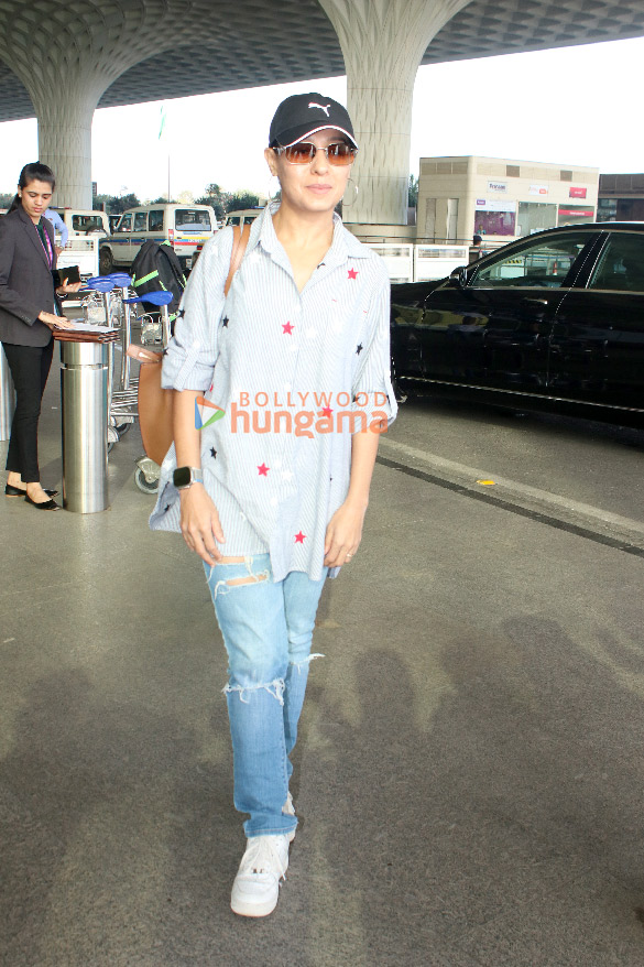 photos manoj bajpayee pankaj kapoor and snapped at the airport 3