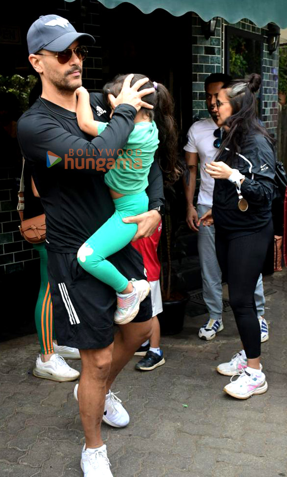 photos neha dhupia angad bedi kunal kemmu and soha ali khan snapped outside a cafe in bandra 1