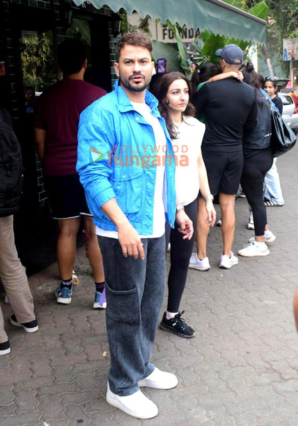 photos neha dhupia angad bedi kunal kemmu and soha ali khan snapped outside a cafe in bandra 4