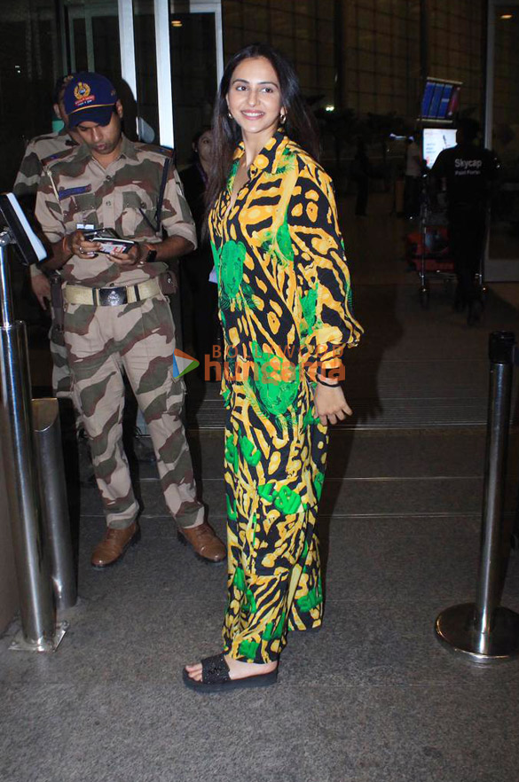 photos rakul preet singh snapped at the airport 2 5