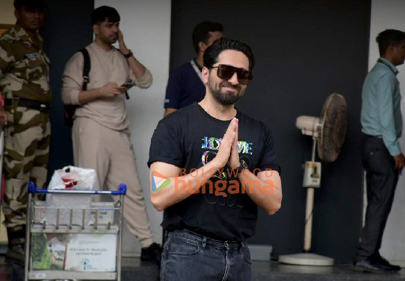 photos ranbir kapoor sara ali khan ayushmann khurrana and karan johar snapped at kalina airport 3