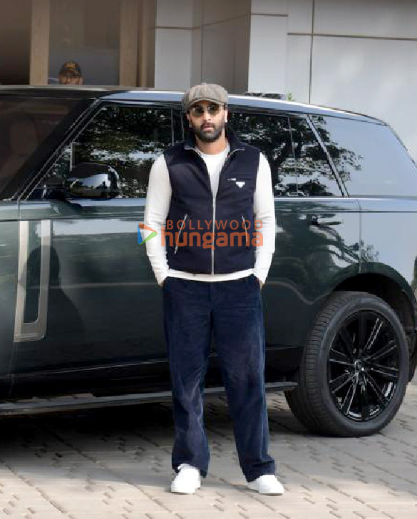 photos ranbir kapoor and karan johar snapped at kalina airport 1