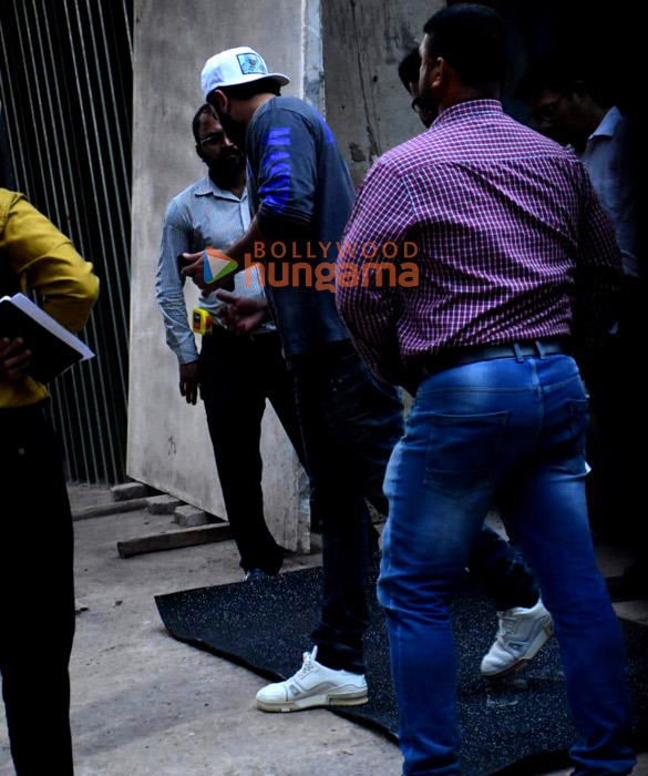 photos ranbir kapoor snapped at the construction site of his new house 4
