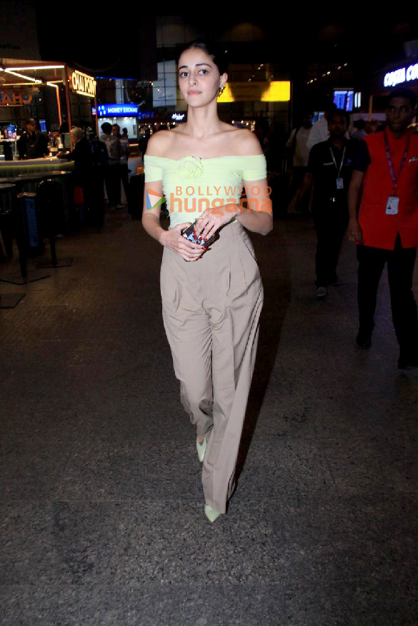 photos ranveer singh deepika padukone arjun kapoor and others snapped at the airport 3