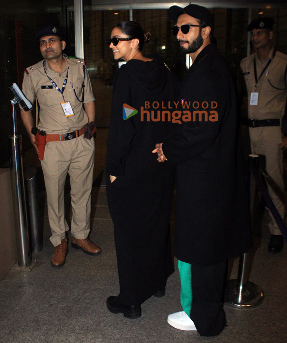 photos ranveer singh deepika padukone and kiara advani snapped at the airport 1