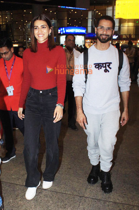 Photos: Shahid Kapoor and Kriti Sanon snapped at the airport