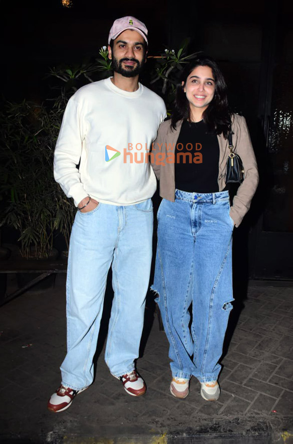 photos sharvari wagh and sunny kaushal snapped in bandra 3