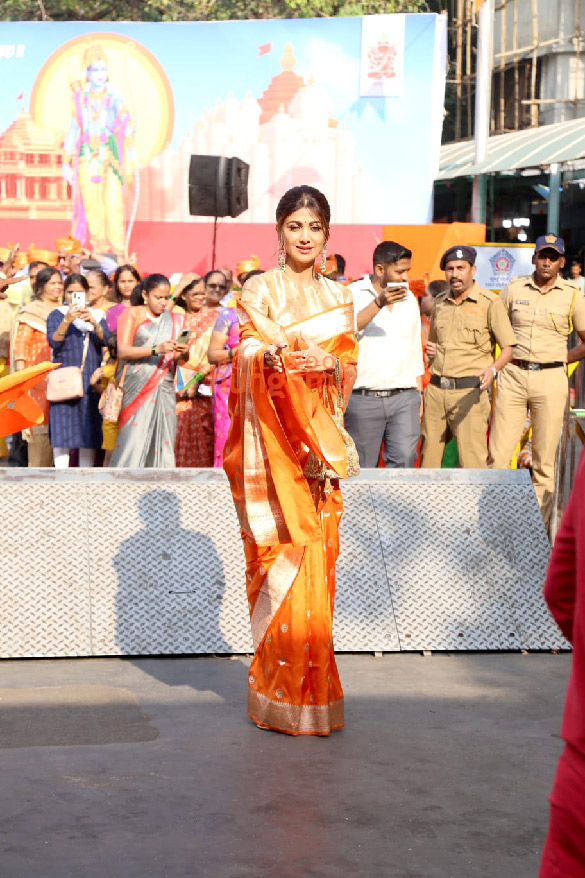 photos shilpa shetty snapped at the siddhivinayak temple in mumbai 4