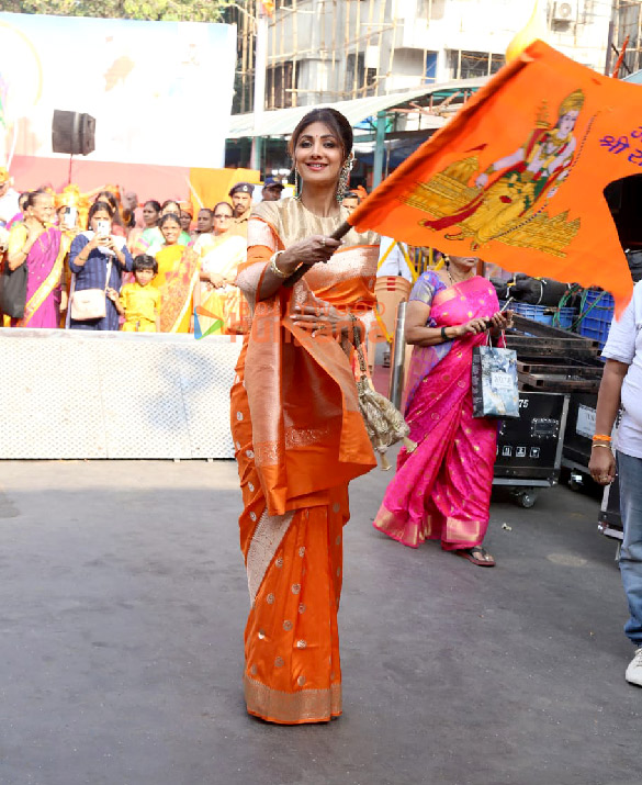 photos shilpa shetty snapped at the siddhivinayak temple in mumbai 5