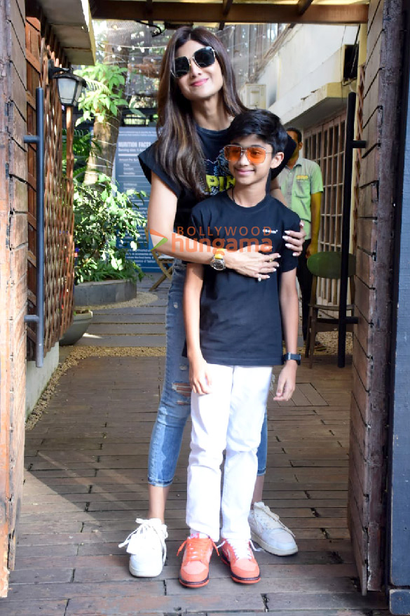photos shilpa shetty snapped with son at bandra 6