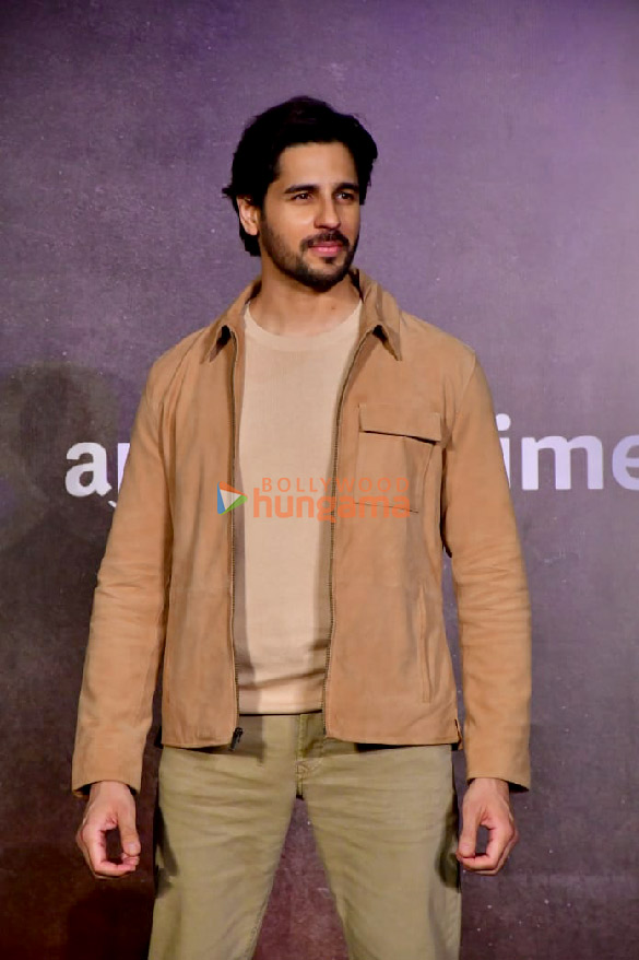 photos sidharth malhotra shilpa shetty vivek oberoi rohit shetty and others snapped at the trailer launch of indian police force 6