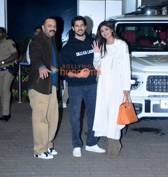 Photos: Sidharth Malhotra, Shilpa Shetty and Rohit Shetty snapped at Kalina airport Photos: Sidharth Malhotra, Shilpa Shetty and Rohit Shetty snapped at Kalina airport