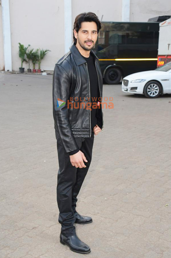 photos sidharth malhotra vivek oberoi and shilpa shetty snapped during indian police force promotions 2