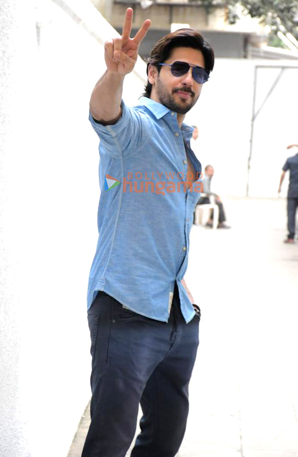 photos sidharth malhotra snapped at the dharma productions office 3 2